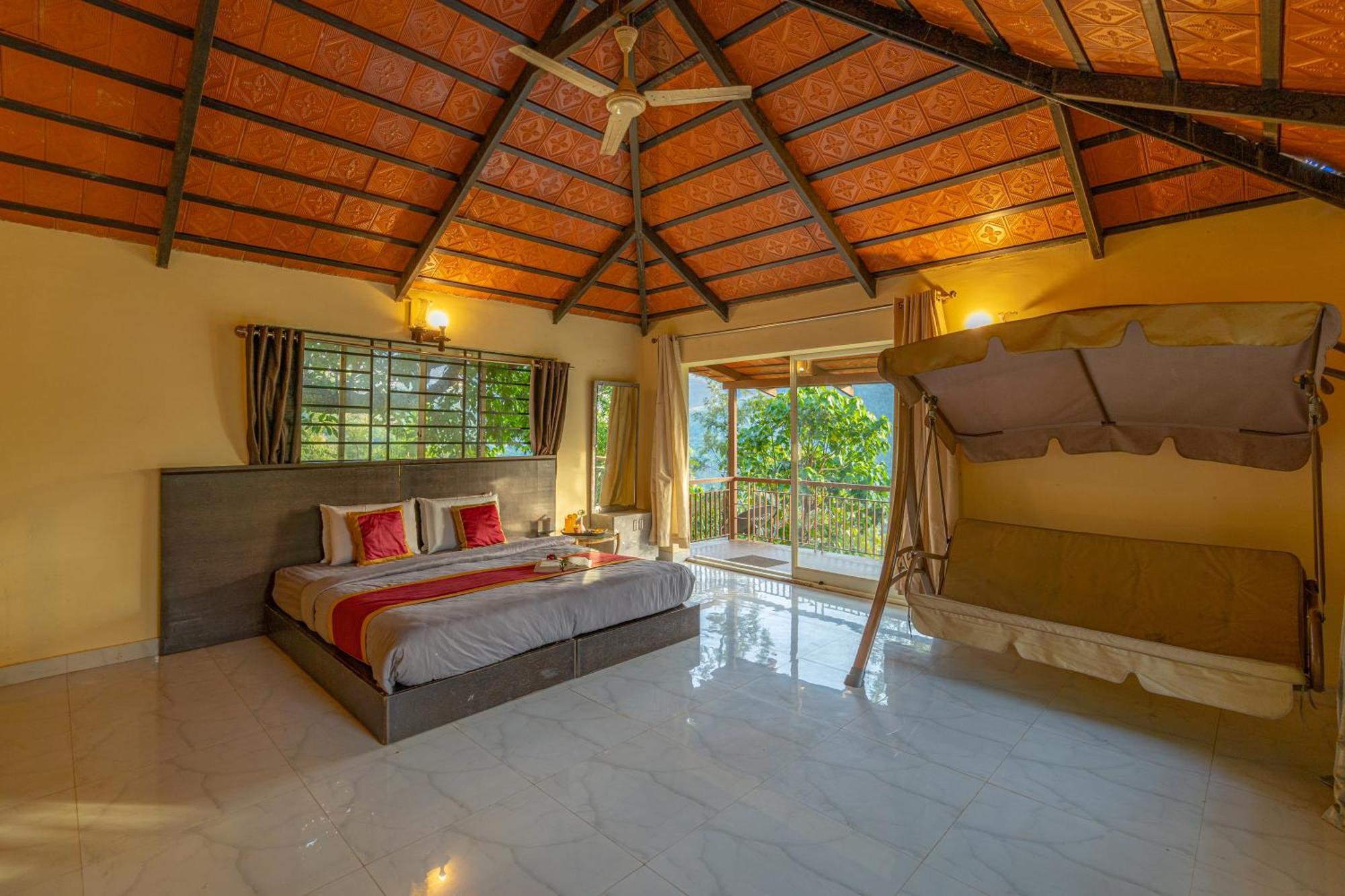 Q Swarga Retreat Hotel Attigundi Exterior photo