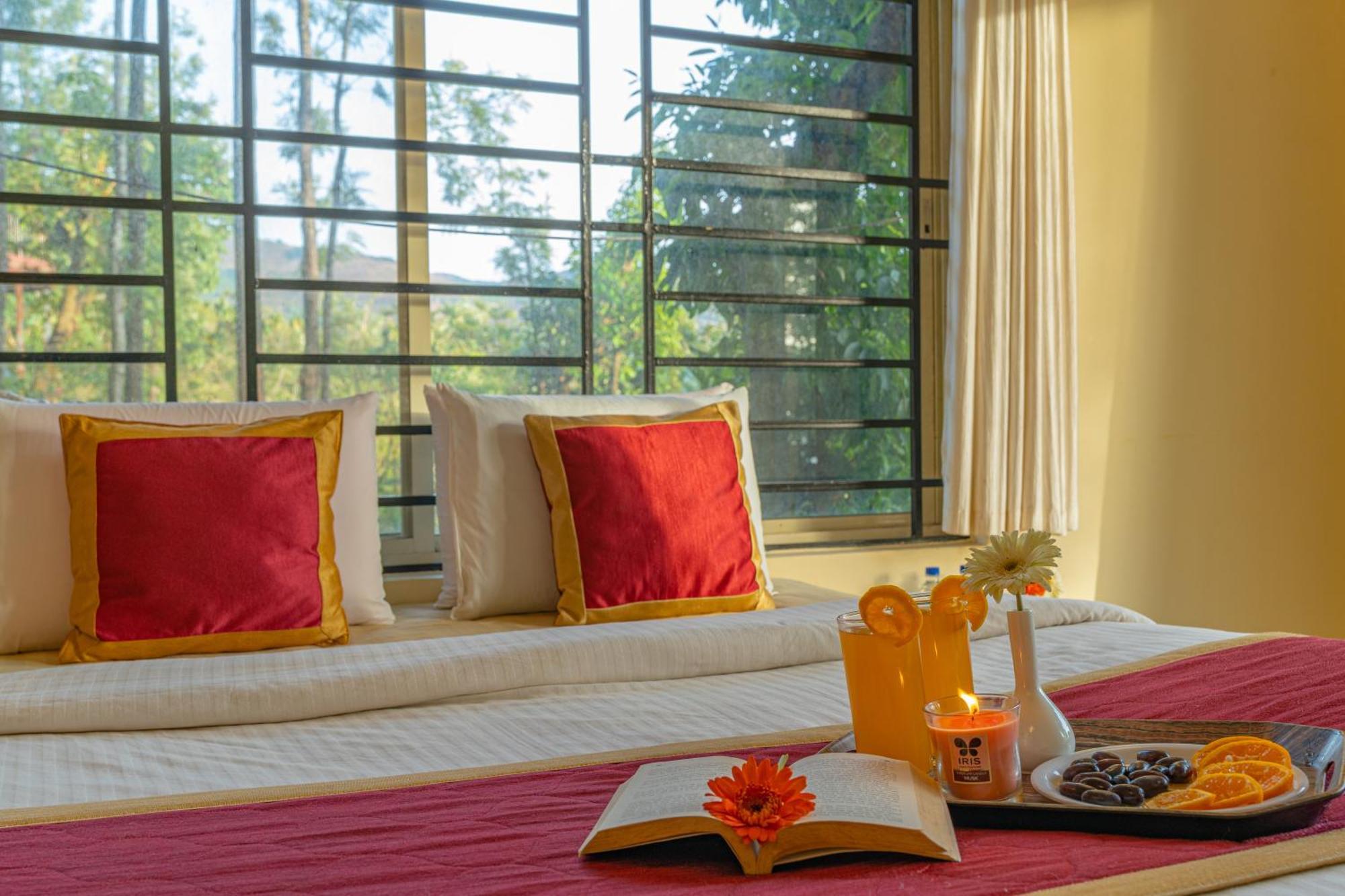 Q Swarga Retreat Hotel Attigundi Exterior photo
