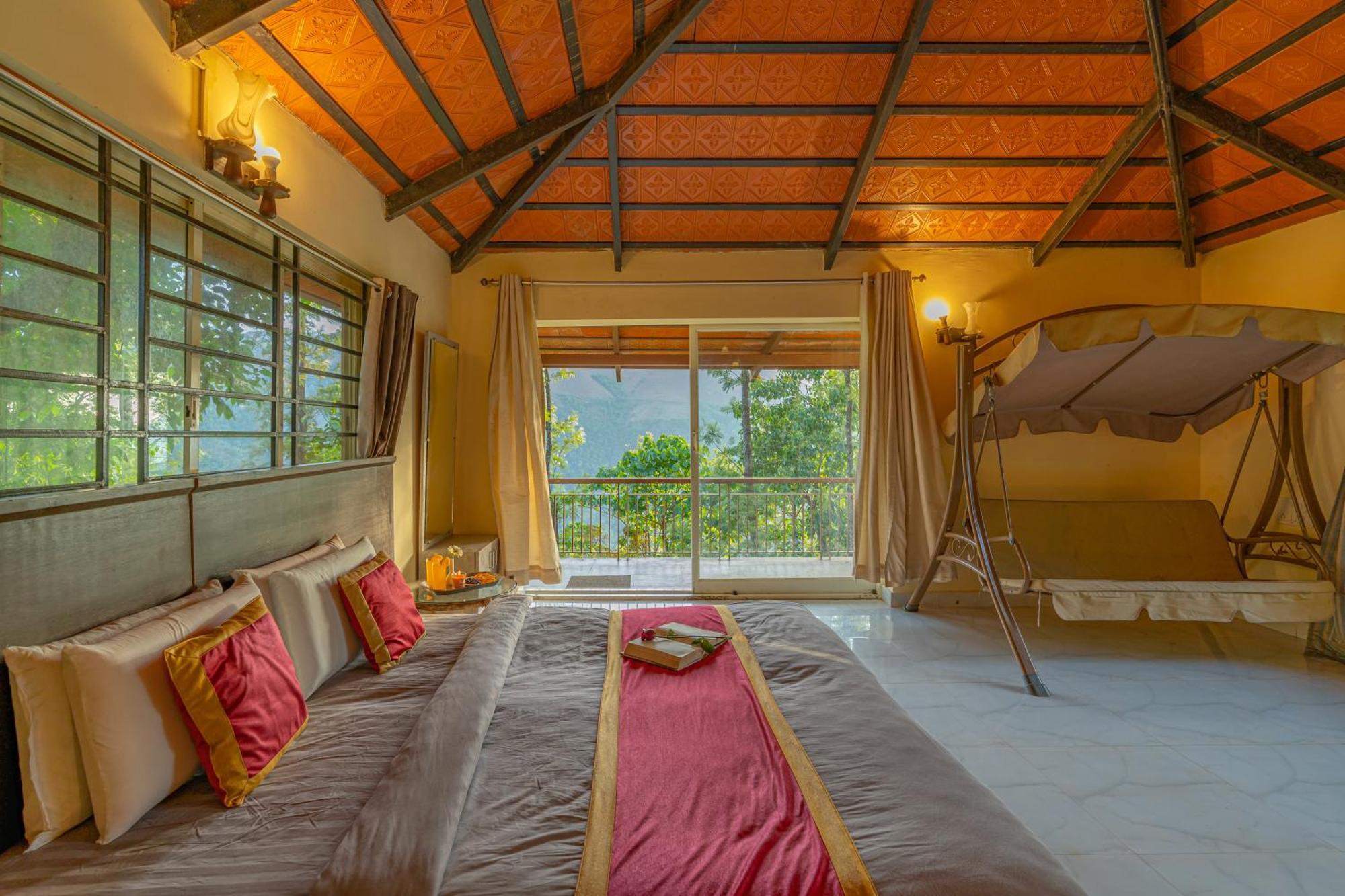 Q Swarga Retreat Hotel Attigundi Exterior photo